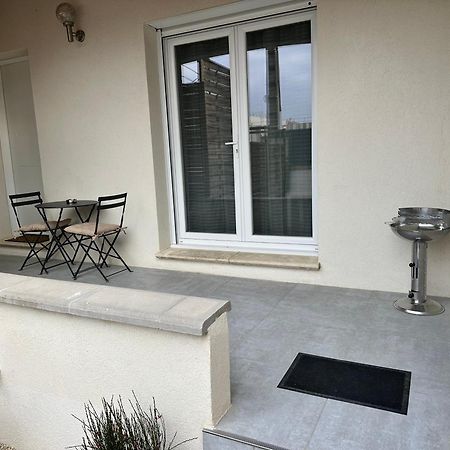 Appartement T2 Avec Terrasse Et Cour Cavaillon Exteriör bild