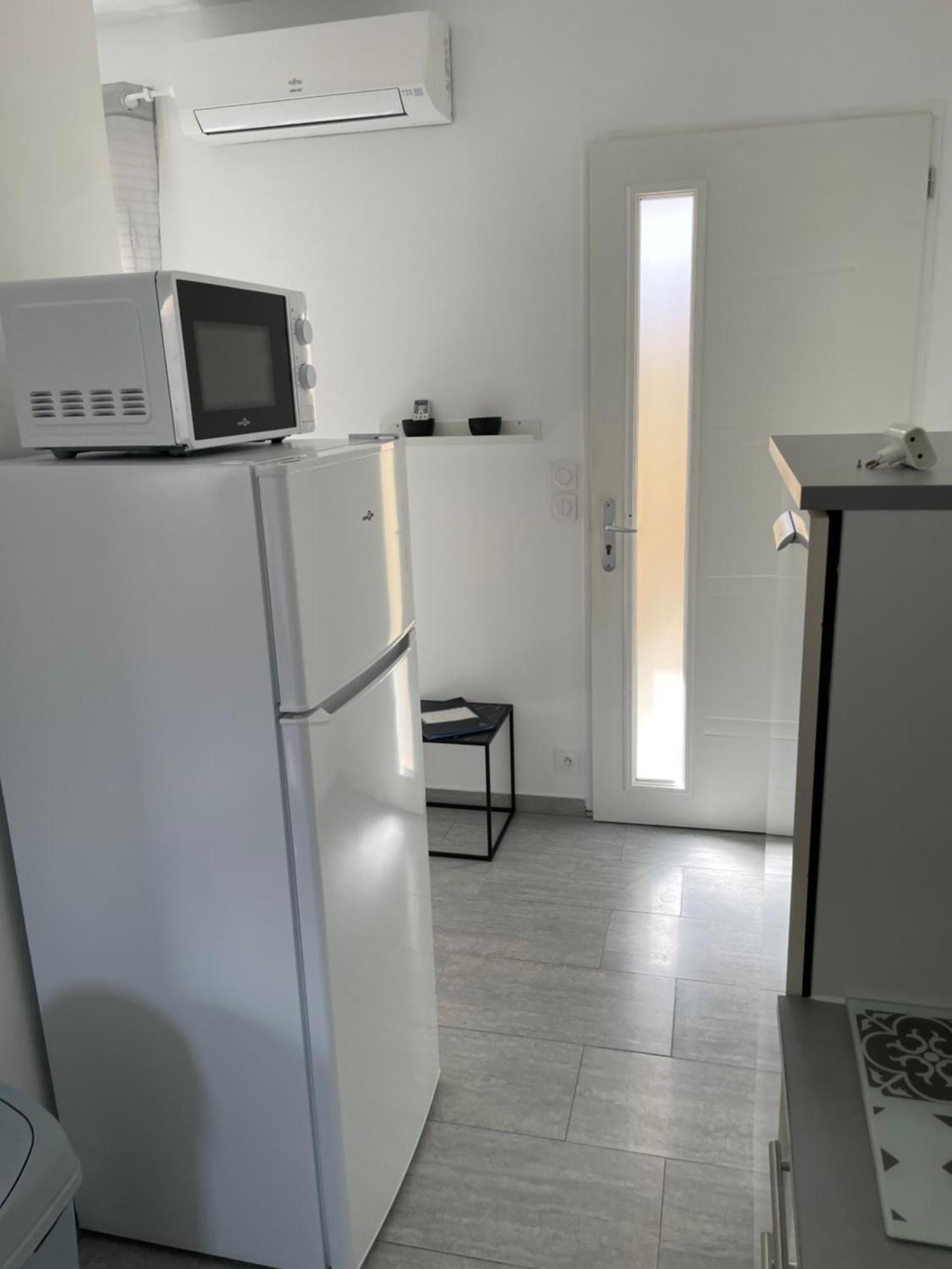 Appartement T2 Avec Terrasse Et Cour Cavaillon Exteriör bild