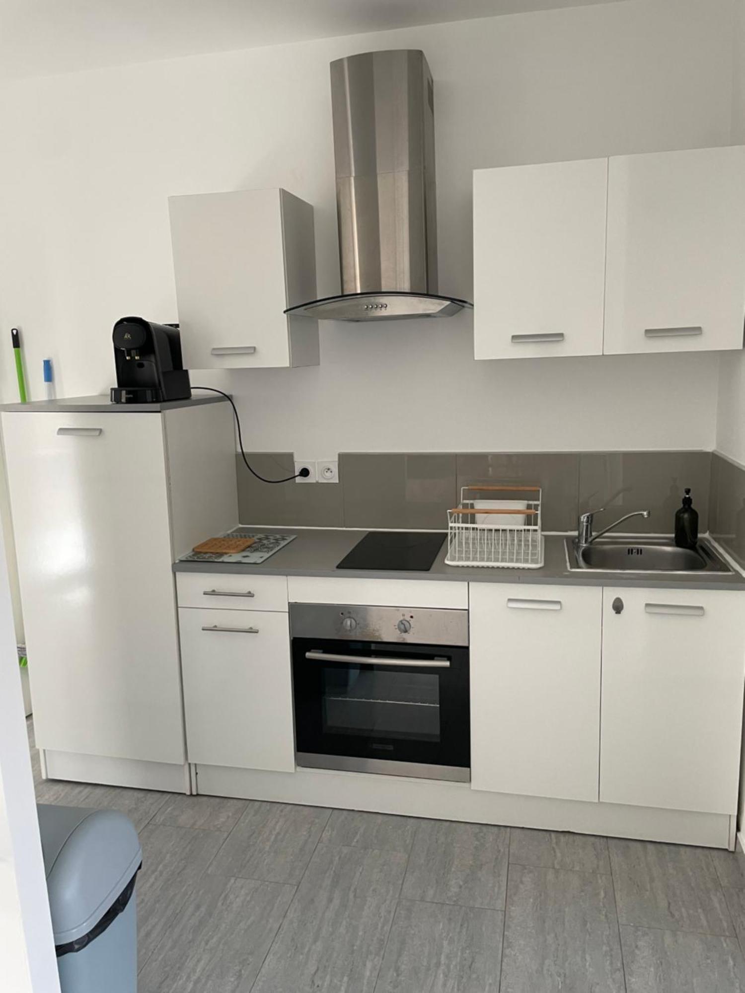 Appartement T2 Avec Terrasse Et Cour Cavaillon Exteriör bild