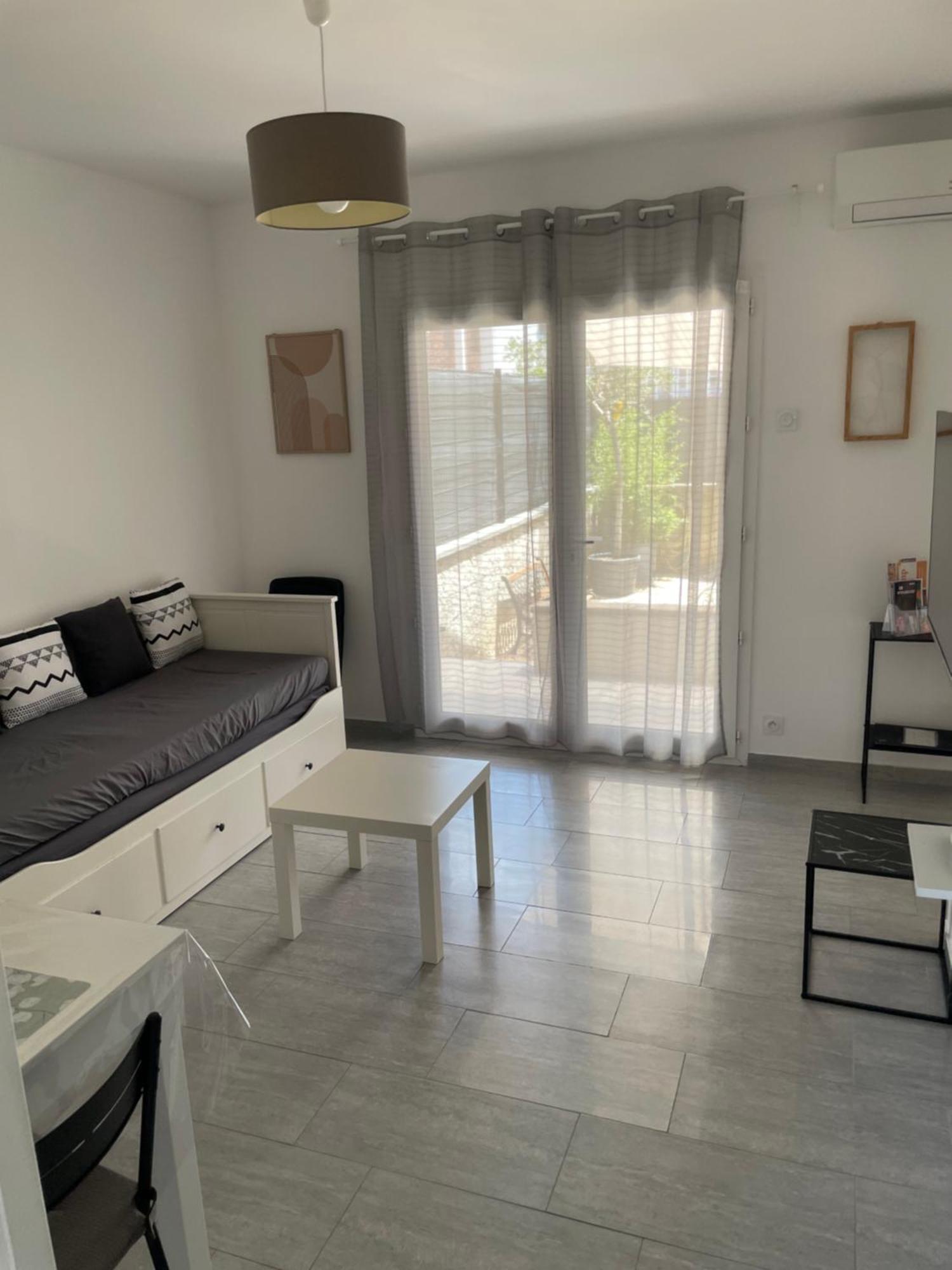 Appartement T2 Avec Terrasse Et Cour Cavaillon Exteriör bild