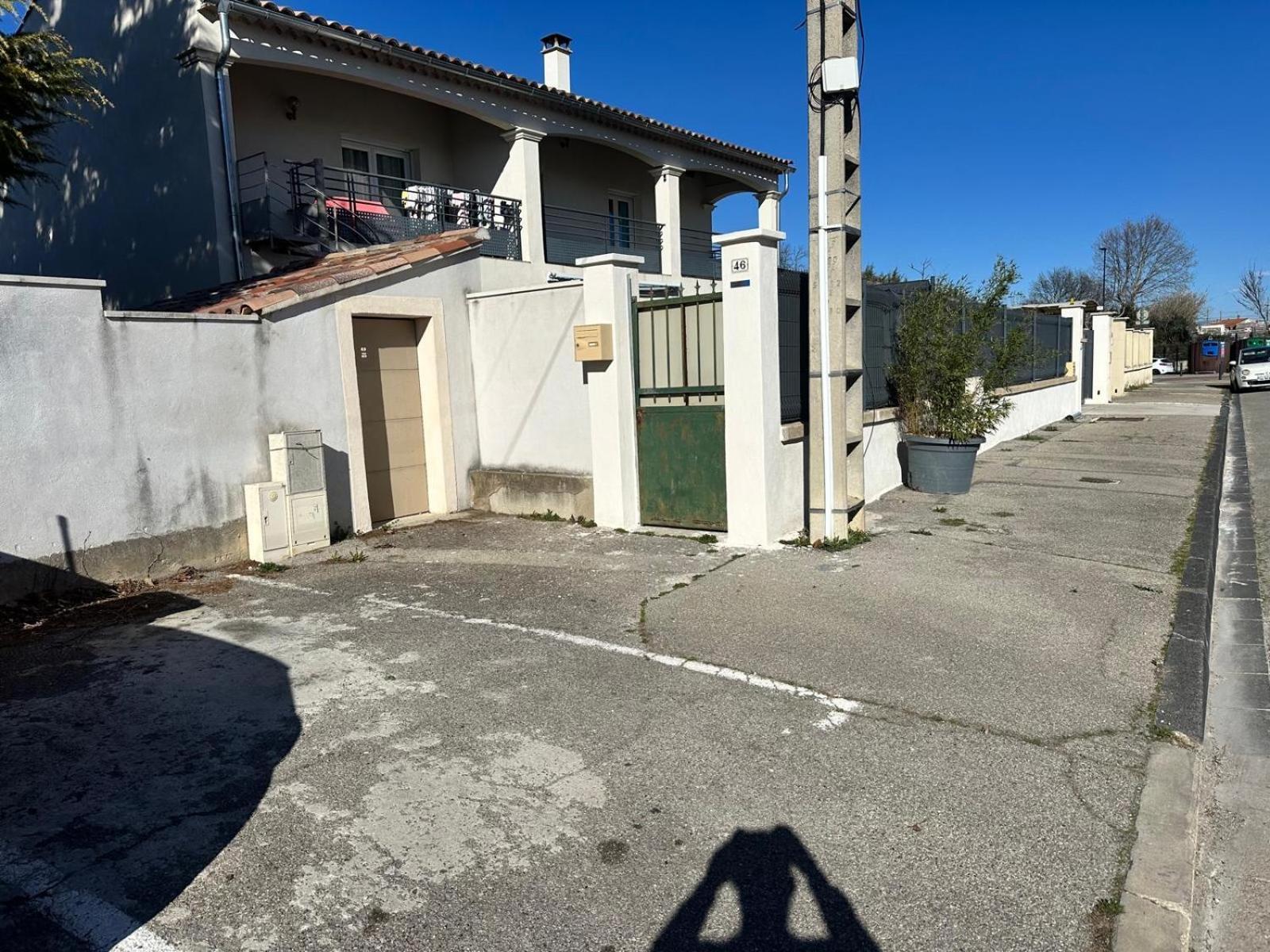Appartement T2 Avec Terrasse Et Cour Cavaillon Exteriör bild