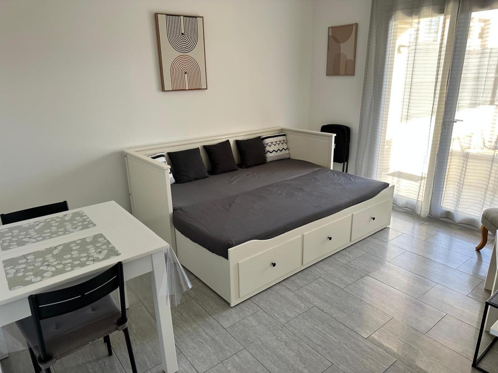 Appartement T2 Avec Terrasse Et Cour Cavaillon Exteriör bild