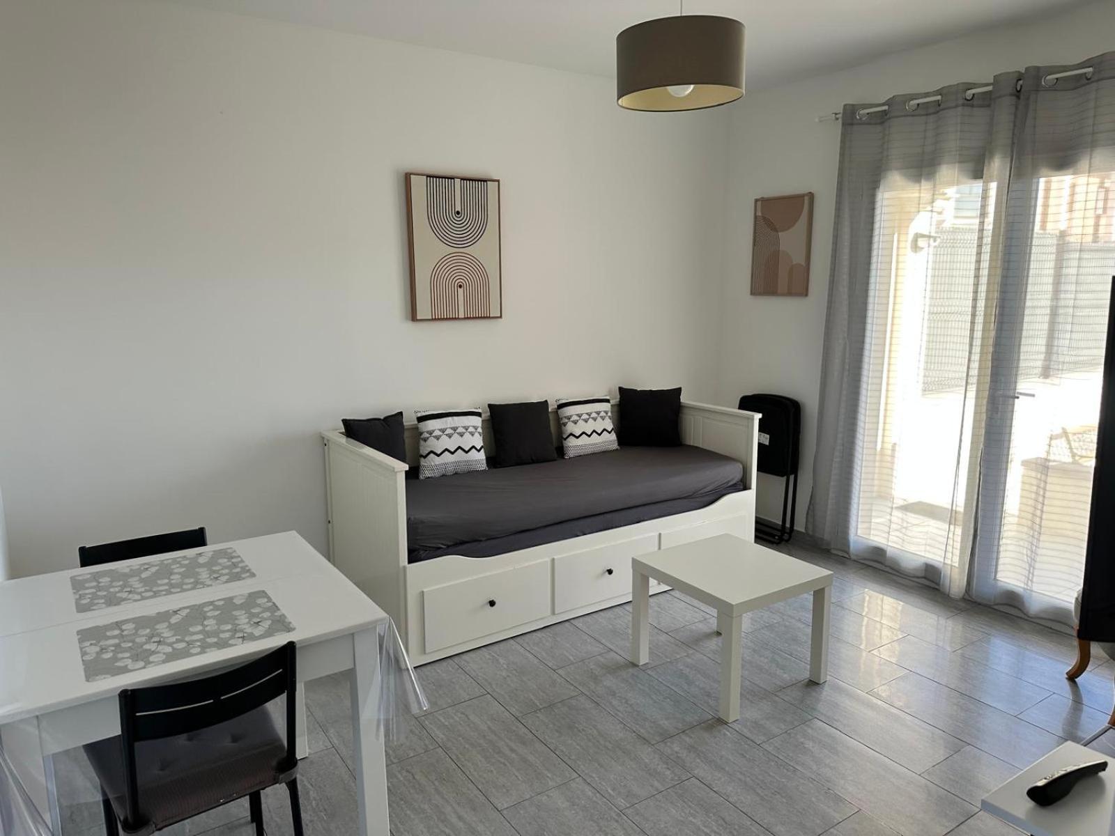 Appartement T2 Avec Terrasse Et Cour Cavaillon Exteriör bild