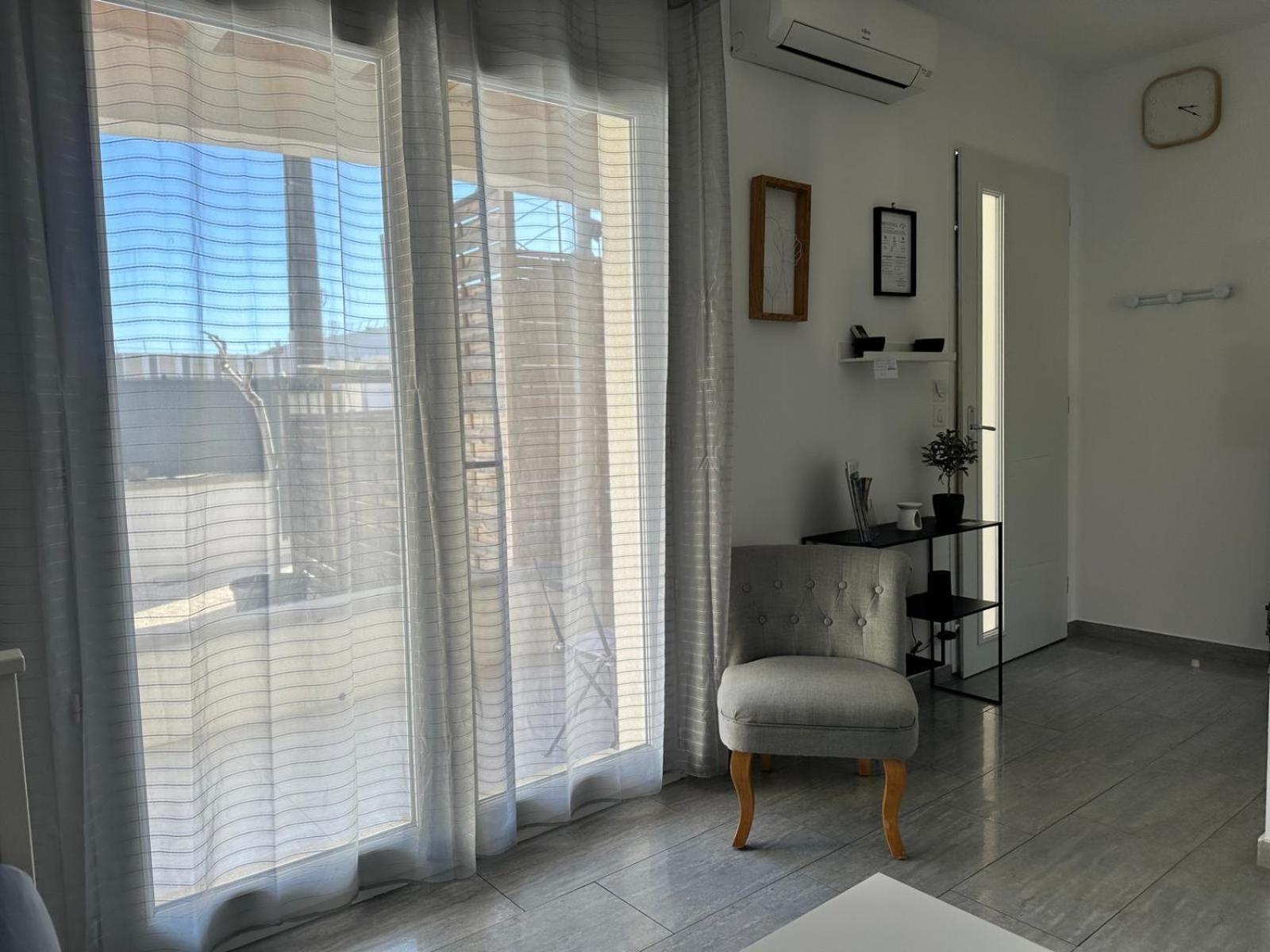 Appartement T2 Avec Terrasse Et Cour Cavaillon Exteriör bild