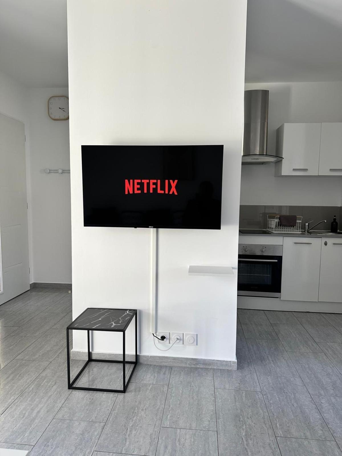 Appartement T2 Avec Terrasse Et Cour Cavaillon Exteriör bild