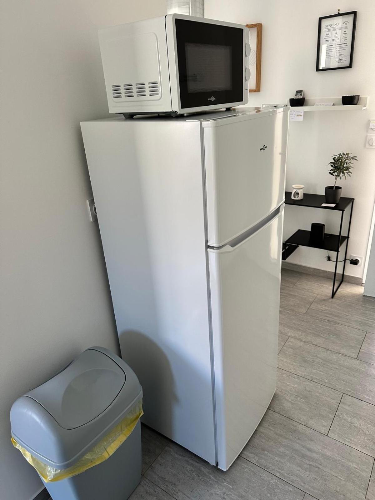 Appartement T2 Avec Terrasse Et Cour Cavaillon Exteriör bild