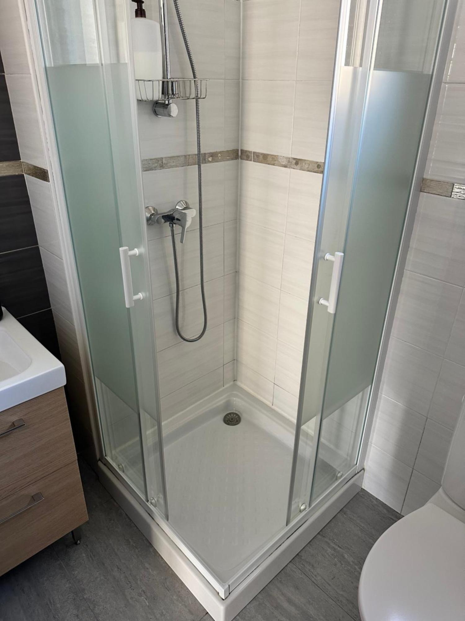 Appartement T2 Avec Terrasse Et Cour Cavaillon Exteriör bild