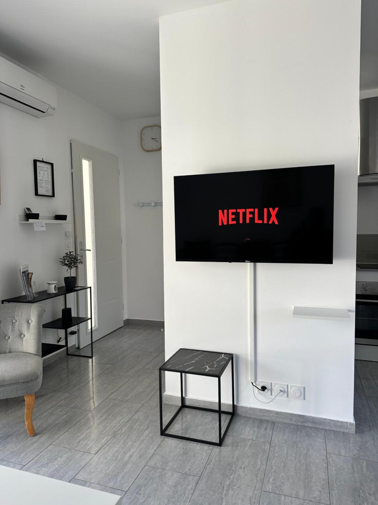 Appartement T2 Avec Terrasse Et Cour Cavaillon Exteriör bild